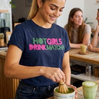 T Shirt "HOT GIRLS DRINK MATCHA"