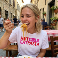 T-Shirt "HOT GIRLS EAT PASTA"