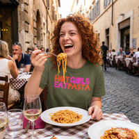 T-Shirt "HOT GIRLS EAT PASTA"