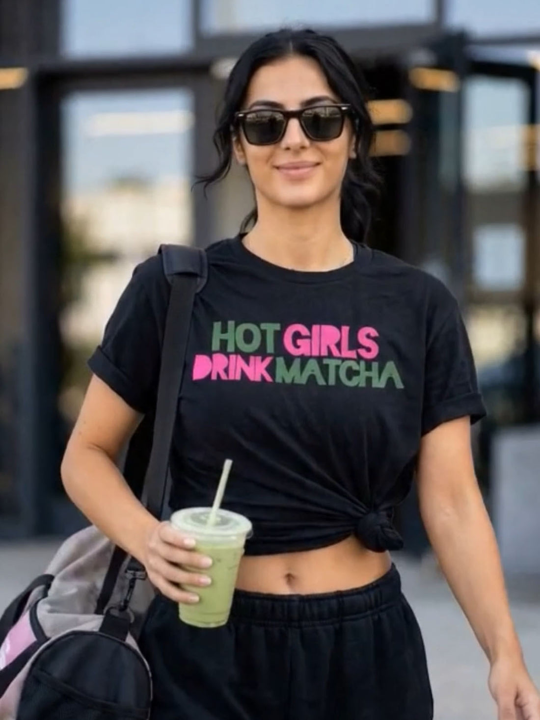 T Shirt "HOT GIRLS DRINK MATCHA"
