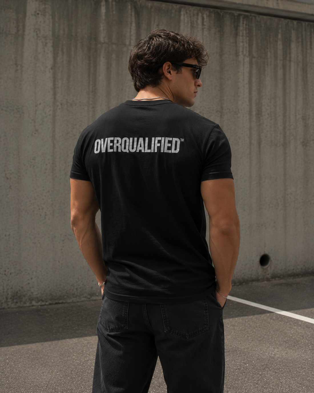 T Shirt "OVERQUALIFIED"