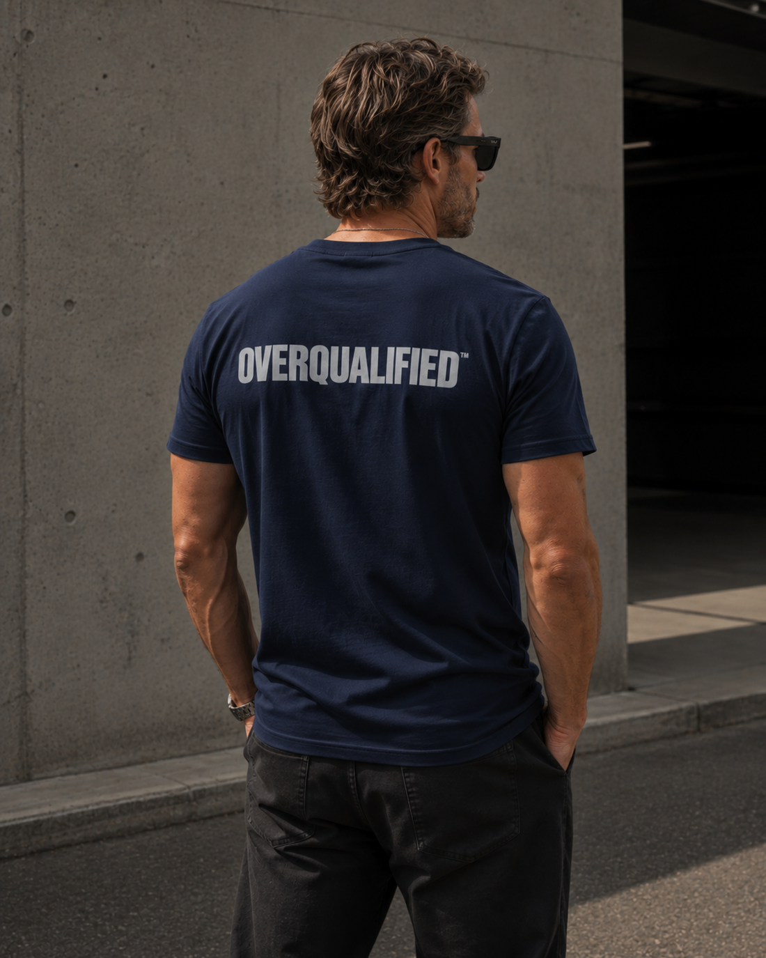 T Shirt "OVERQUALIFIED"