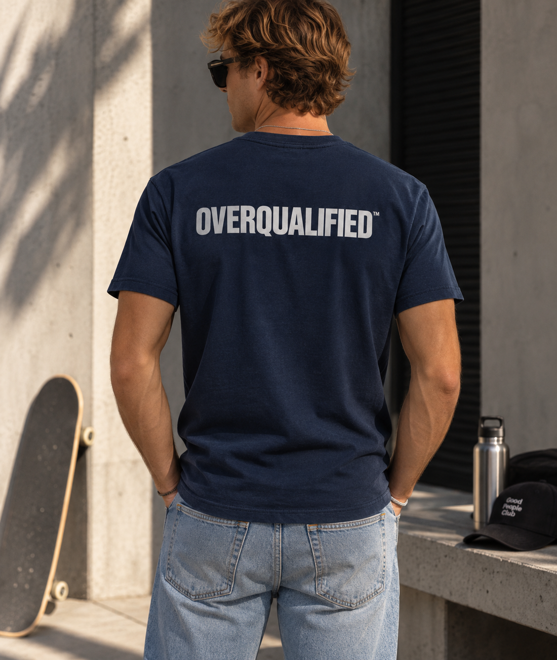 T Shirt "OVERQUALIFIED"