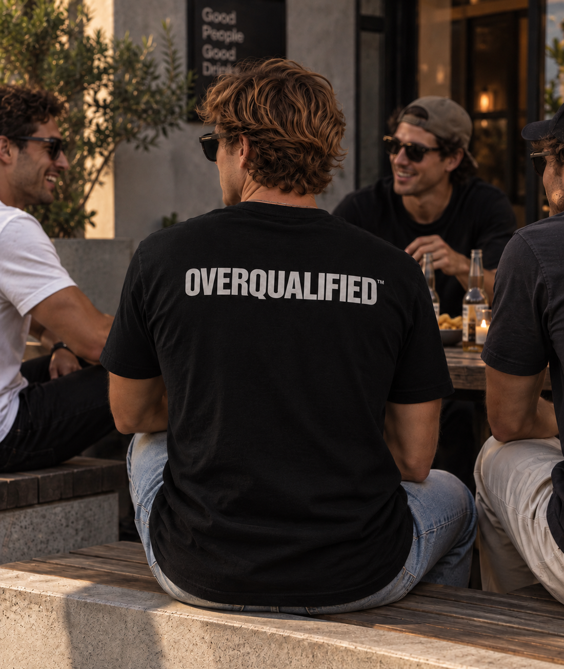T Shirt "OVERQUALIFIED"
