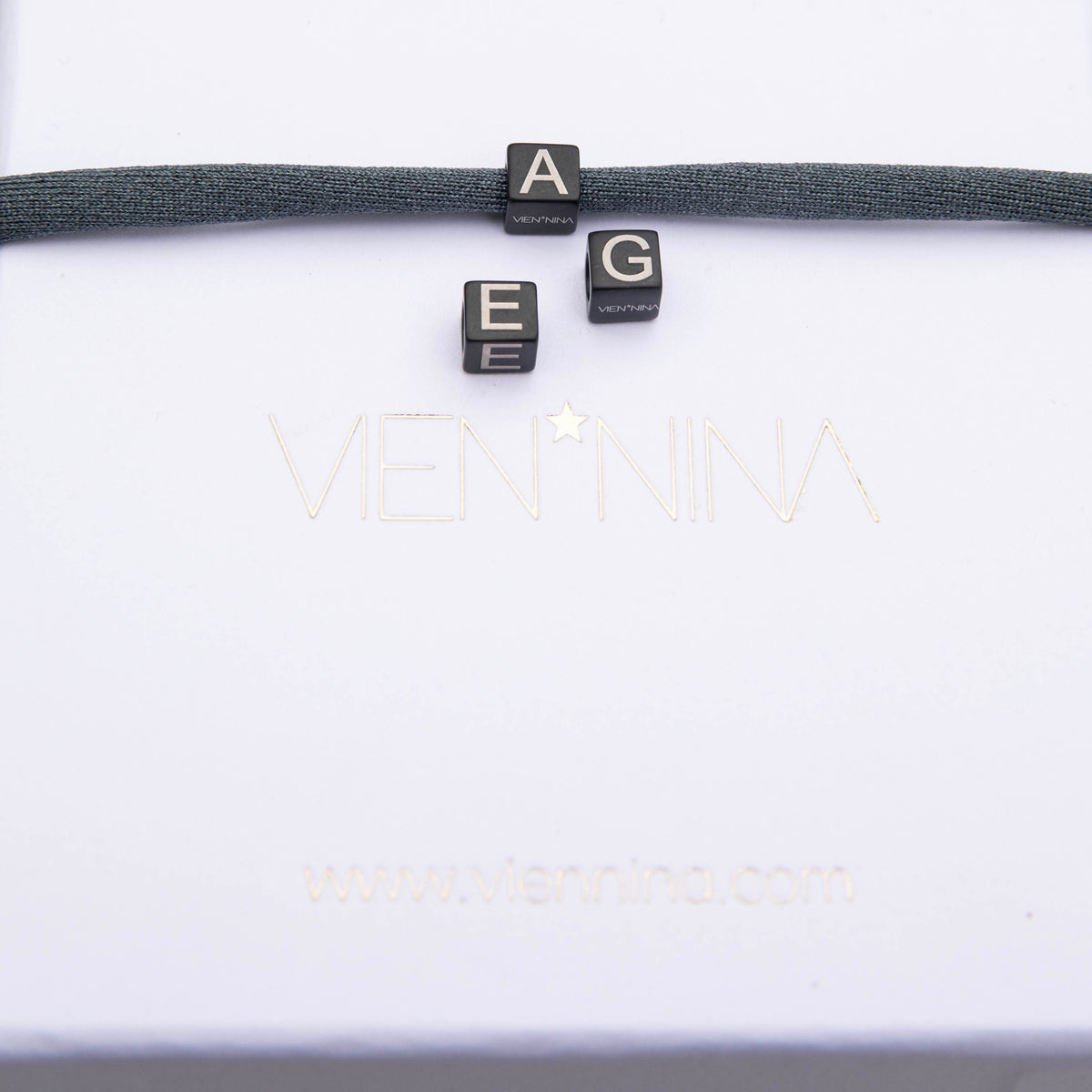 N*ITIAL Armband Buchstaben schwarz