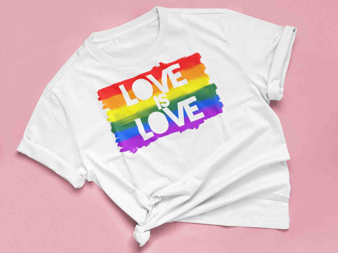 T-Shirt "LOVE IS LOVE"