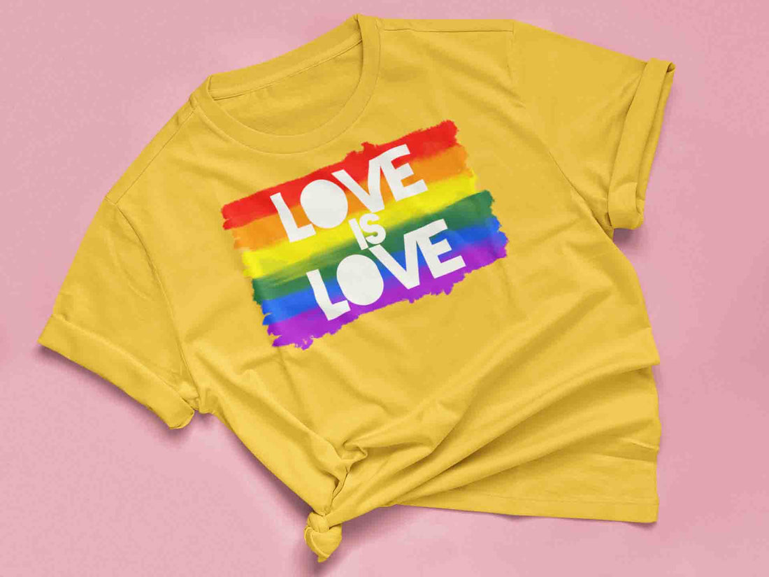T-Shirt "LOVE IS LOVE"