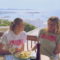 T-Shirt "HOT GIRLS EAT PASTA"