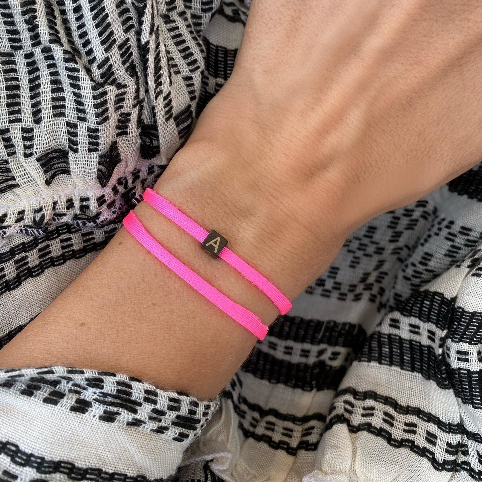 N*ITIAL Armband / schwarz